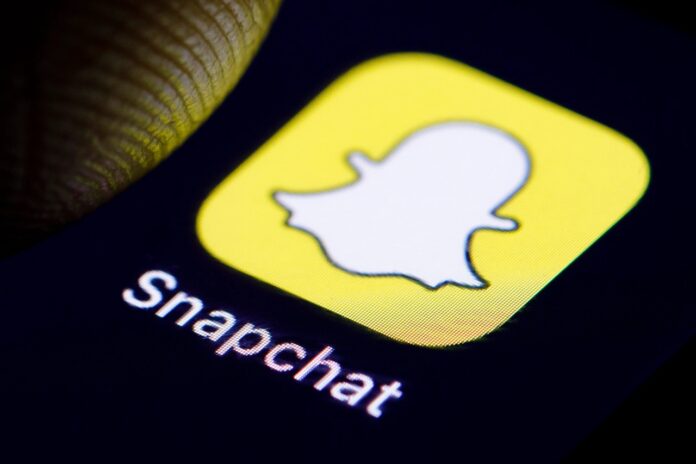 Enable Dark Mode in Snapchat How to Enable Dark Mode in Snapchat on iOS & Android Smartphone